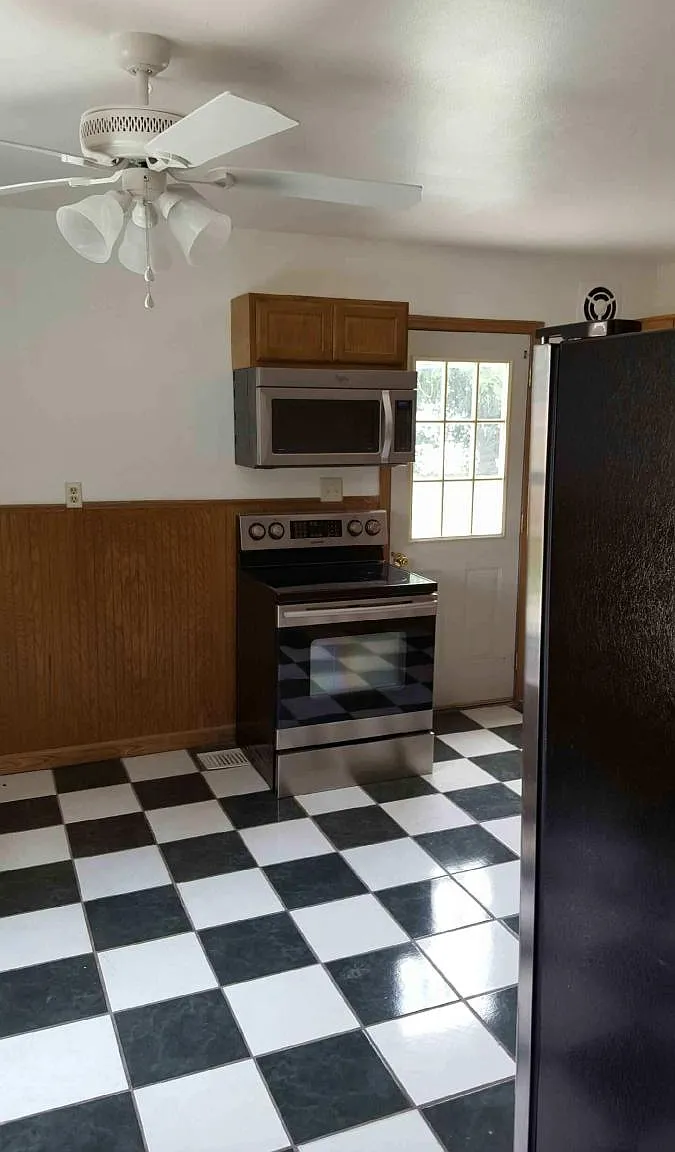 3 bed, 1056 sqft, $1,500 — Photo 4