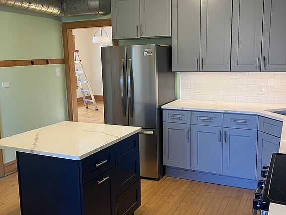 3rd image of 1005 N Oakley Blvd APT 3