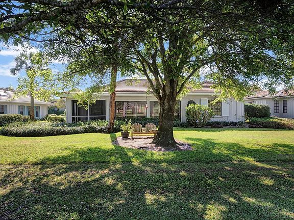 3rd image of 110 Prestwick Cir