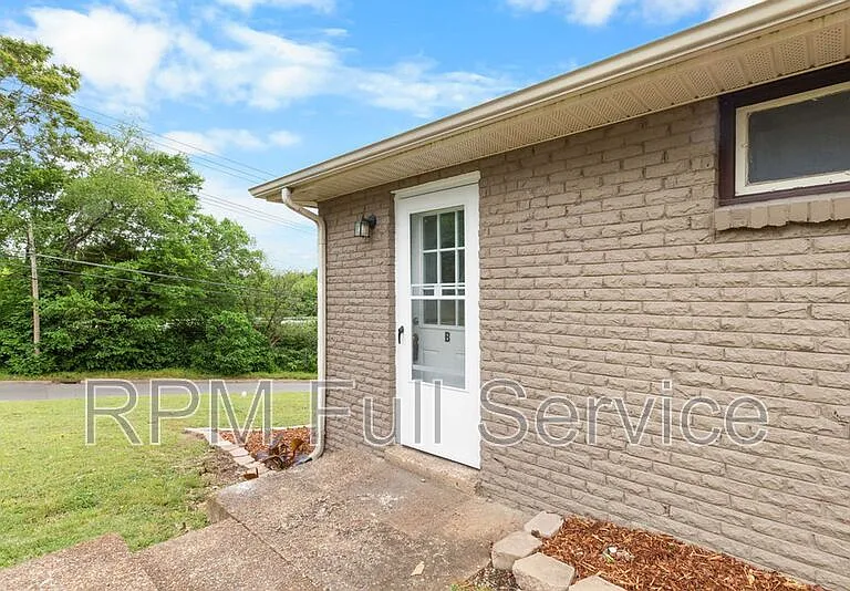 895 W Sharpe Ave #B — Photo 26