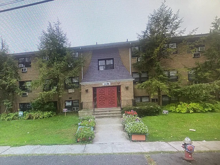 1252 Waverly Pl #6 — Photo 1