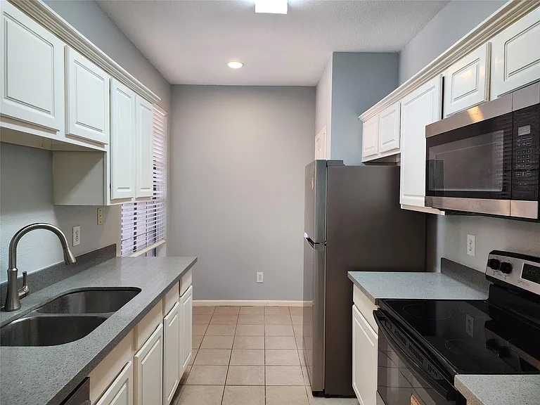 2255 Braeswood Park Dr #272 — Photo 6