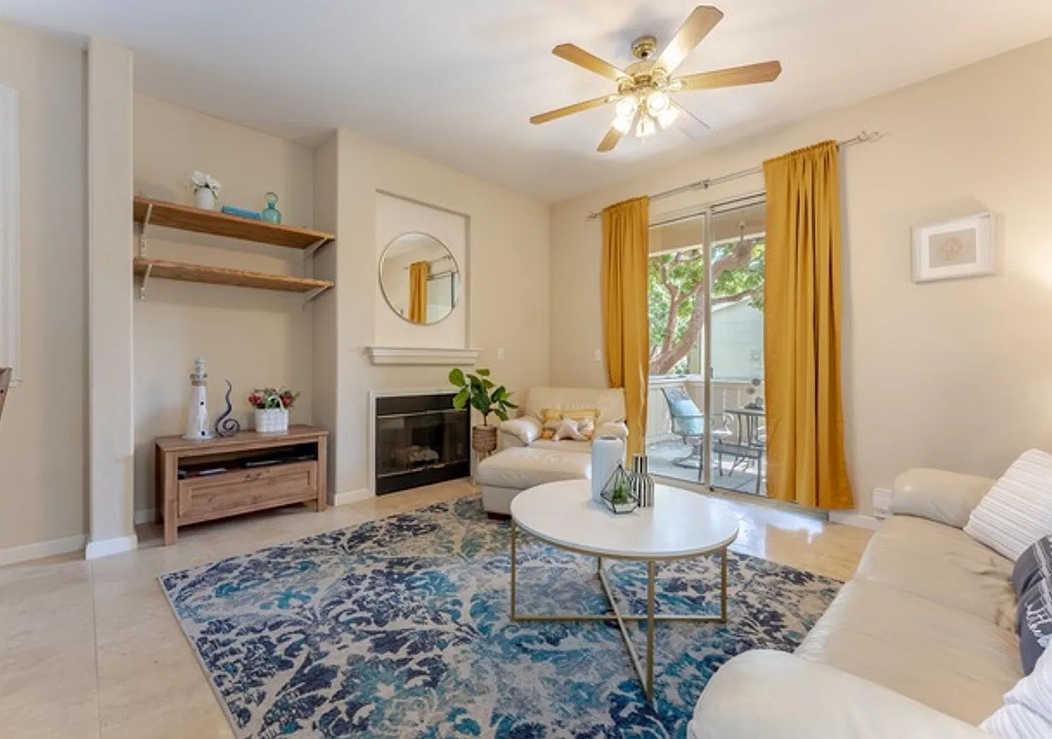 2 Bed 2 Bath Bi-Level Condo Downtown Partially Furnished — Photo 2