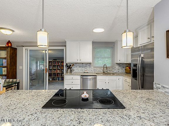 4th image of 2728 Robinette Dr