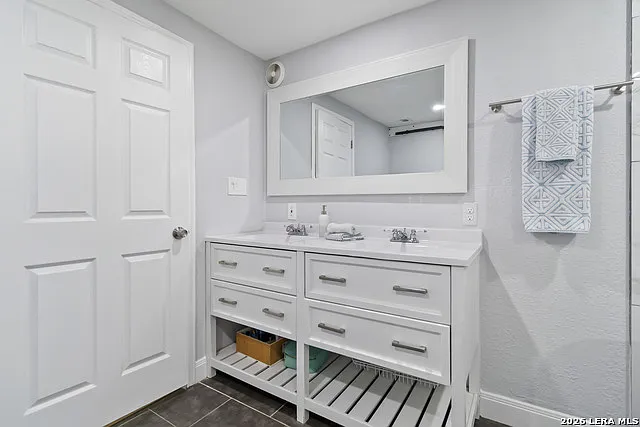 944 Fulton Ave — Photo 28