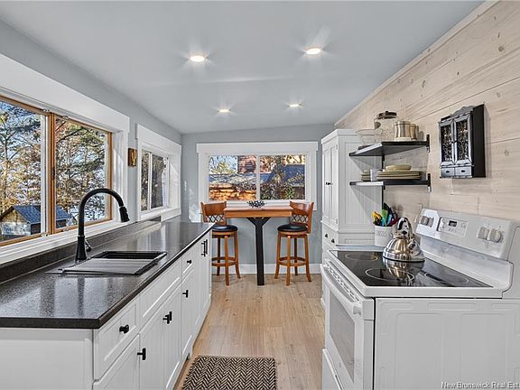 3rd image of 7 Warden Rd