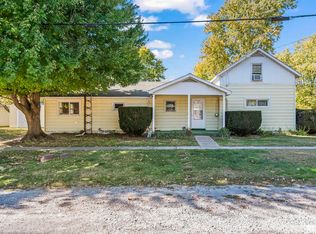 123 N Henderson St, Virden, IL 62690