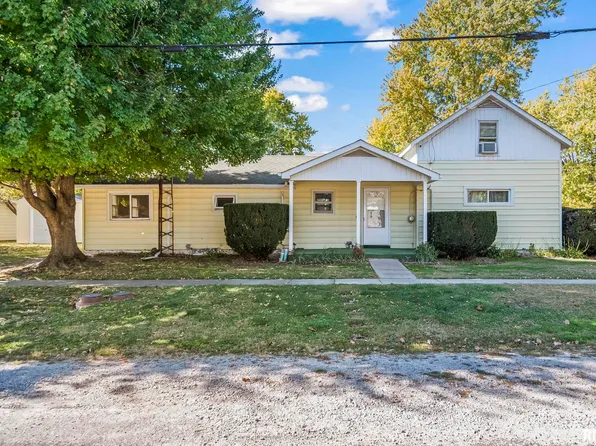 123 N Henderson St, Virden, IL 62690