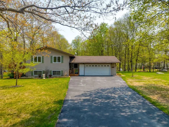 33240 Gary Dr, Grand Rapids, MN 55744