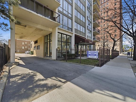 3rd image of 6701 S Crandon Ave APT 8C