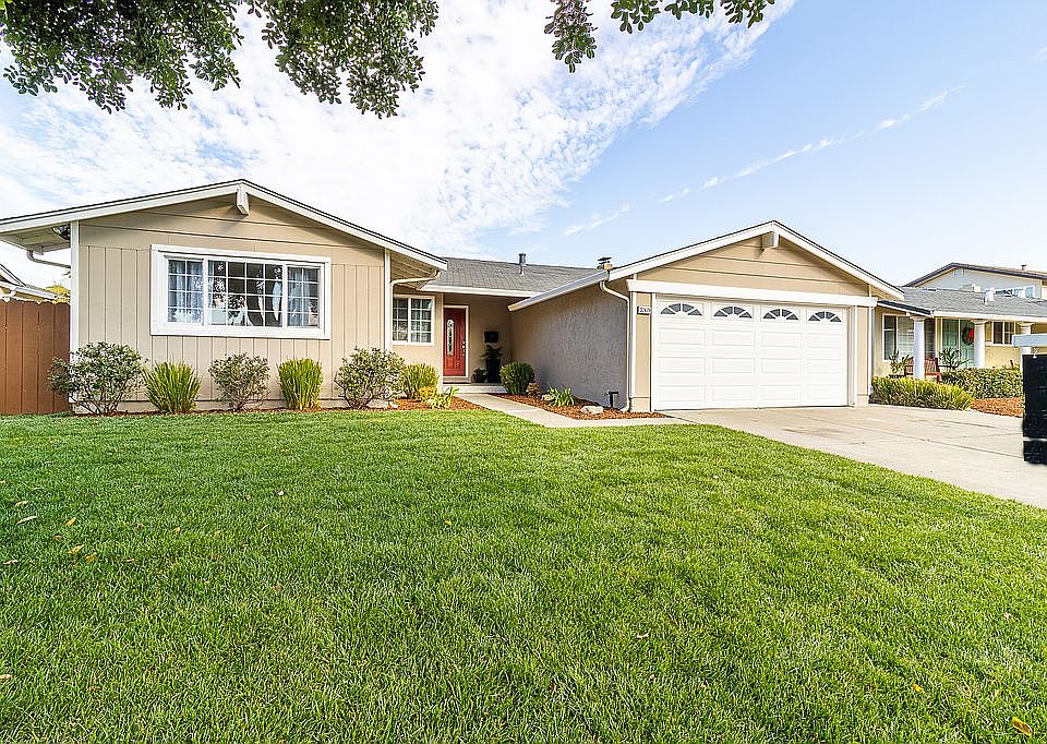 1st image of 32479 Joyce Way