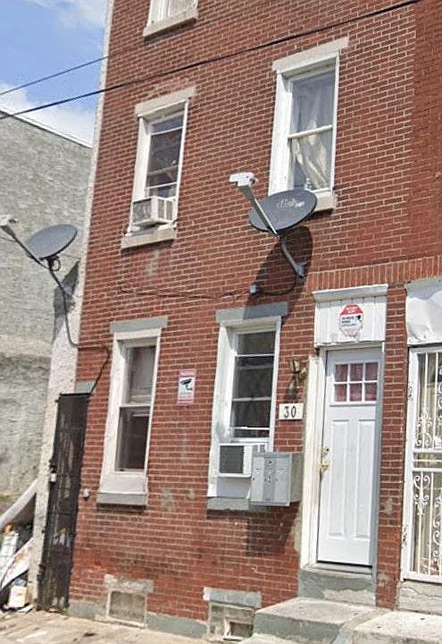 1st image of 30 E Silver St