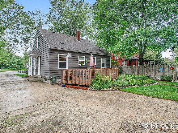 3rd image of 2816 Belknap Ave NE