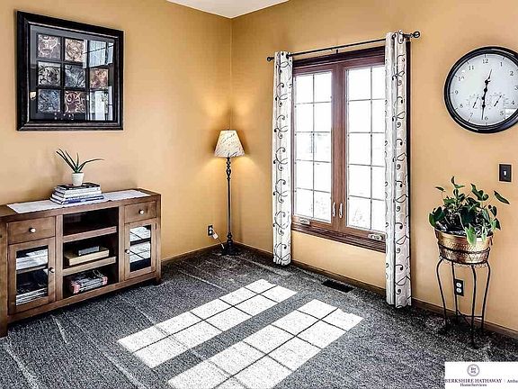 4th image of 4104 Birchwood Dr