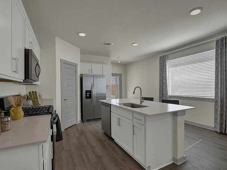 305_Fremont_LRG-15