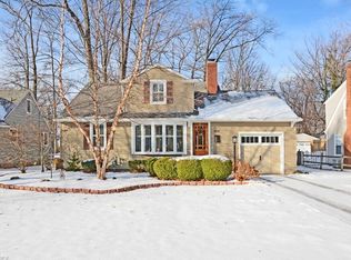 602 Lake Forest Dr, Bay Village, OH