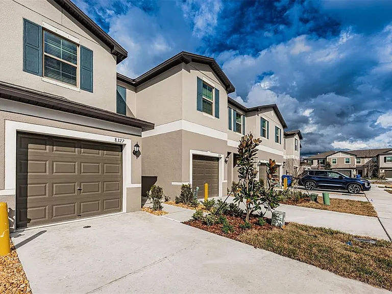 8327 Crescent Oaks Dr — Photo 4