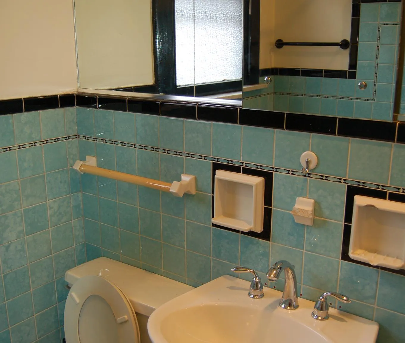 3 bed, 1650 sqft, $1,975 — Photo 3