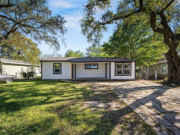 1517 4th Ave N, Texas City, TX 77590