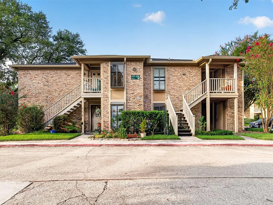 1311 Antoine Dr #237