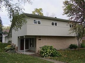 4th image of 1105 Phinney Ave