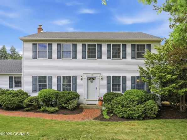 3035 Woods Edge Dr, Bloomsburg, PA 17815