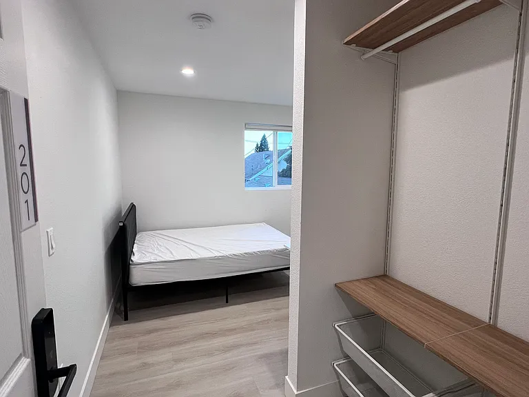 1224 W 37th Pl — Photo 105