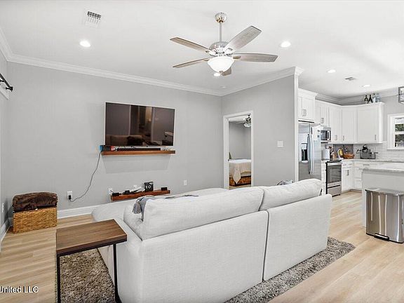 5th image of 9213 Warbler Ave