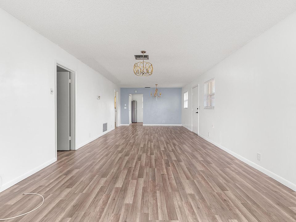 1st image of 550 Sandpiper Circle