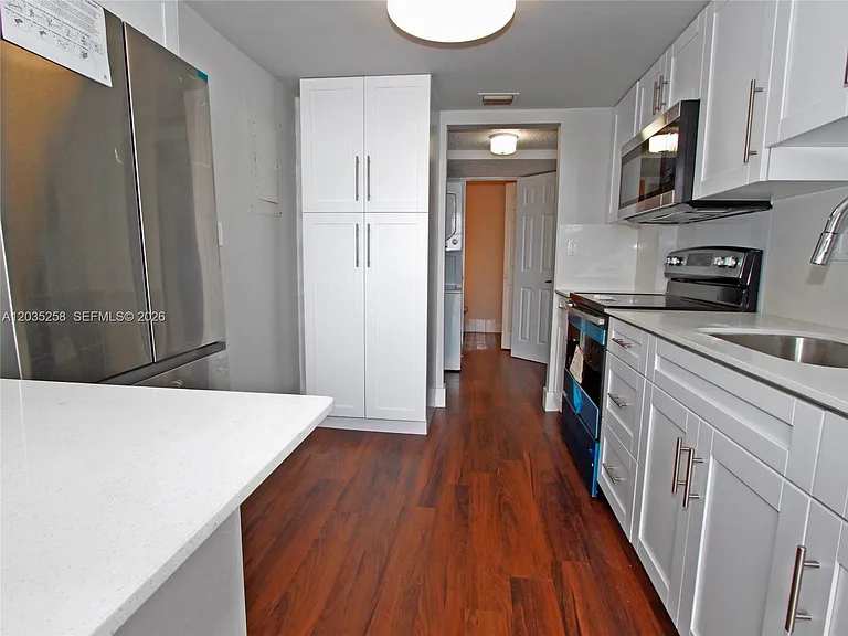 9411 SW 4th St #308 — Photo 5