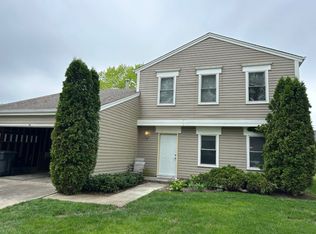 26 Manchester Ln, Vernon Hills, IL