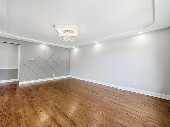 3rd image of 530 Bensley Ave