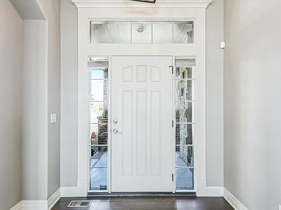 5th image of 1401 N Shadow Rock Dr