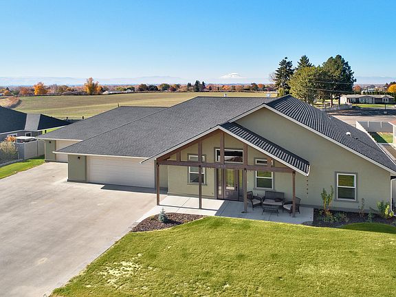 3rd image of 200 Hamilton Dr