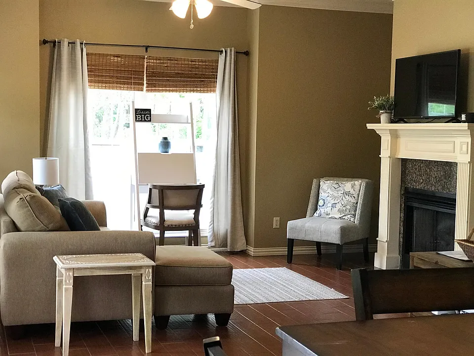 Living Room w/ working fire place