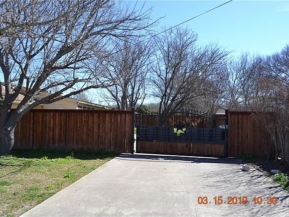 4th image of 221 Robert St