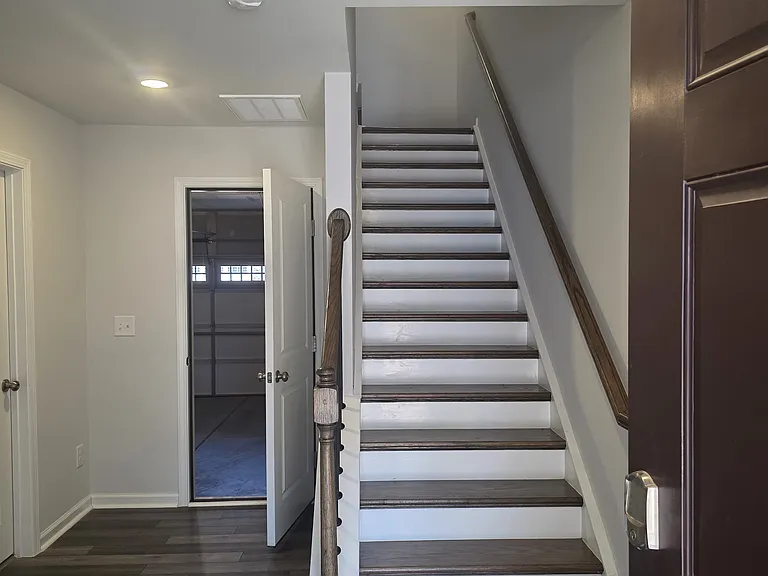 415 Deercroft Dr — Photo 3