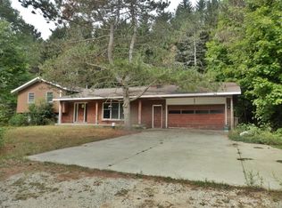1916 Bendon Rd, Interlochen, MI 49643