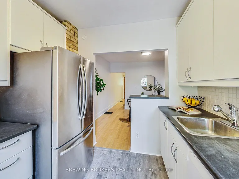 98 Moberly Ave — Photo 12