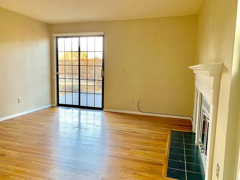 543 W Sycamore Cir — Photo 5