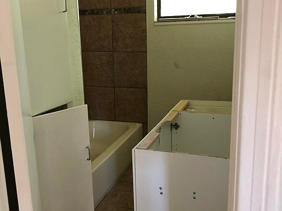 5th image of 2311 Green Oak Dr