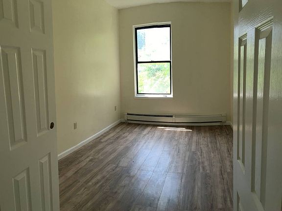 3rd image of 117 Orchard St
