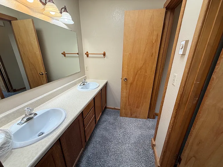 5 N Yellowstone Ave — Photo 24