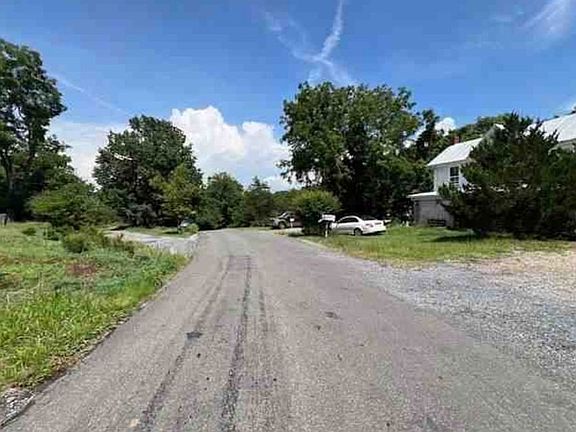 Exterior Neighborhood (street photo)