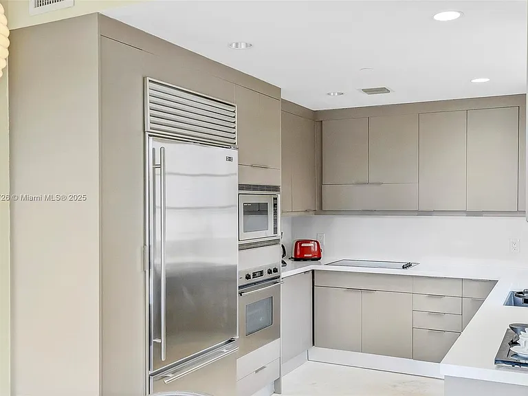 19227 Fisher Island Dr #19227 — Photo 9