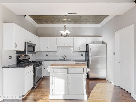 5th image of 711 N Hoyne Ave APT 3S