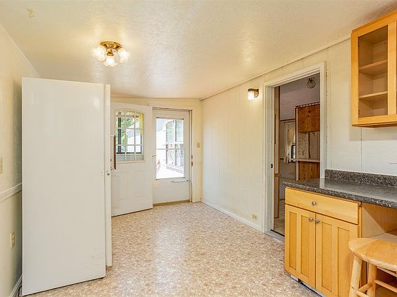 2nd image of 528 Holly Park Dr