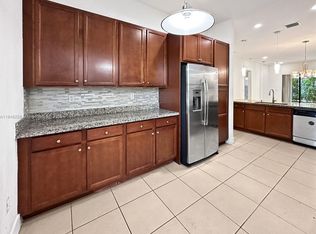3275 W 96th Pl #3275, Hialeah, FL 33018