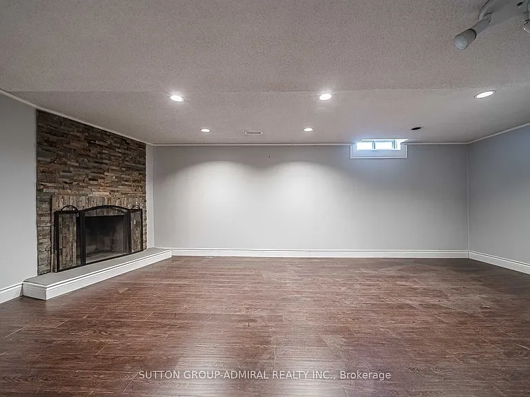23 Springburn Cres — Photo 15