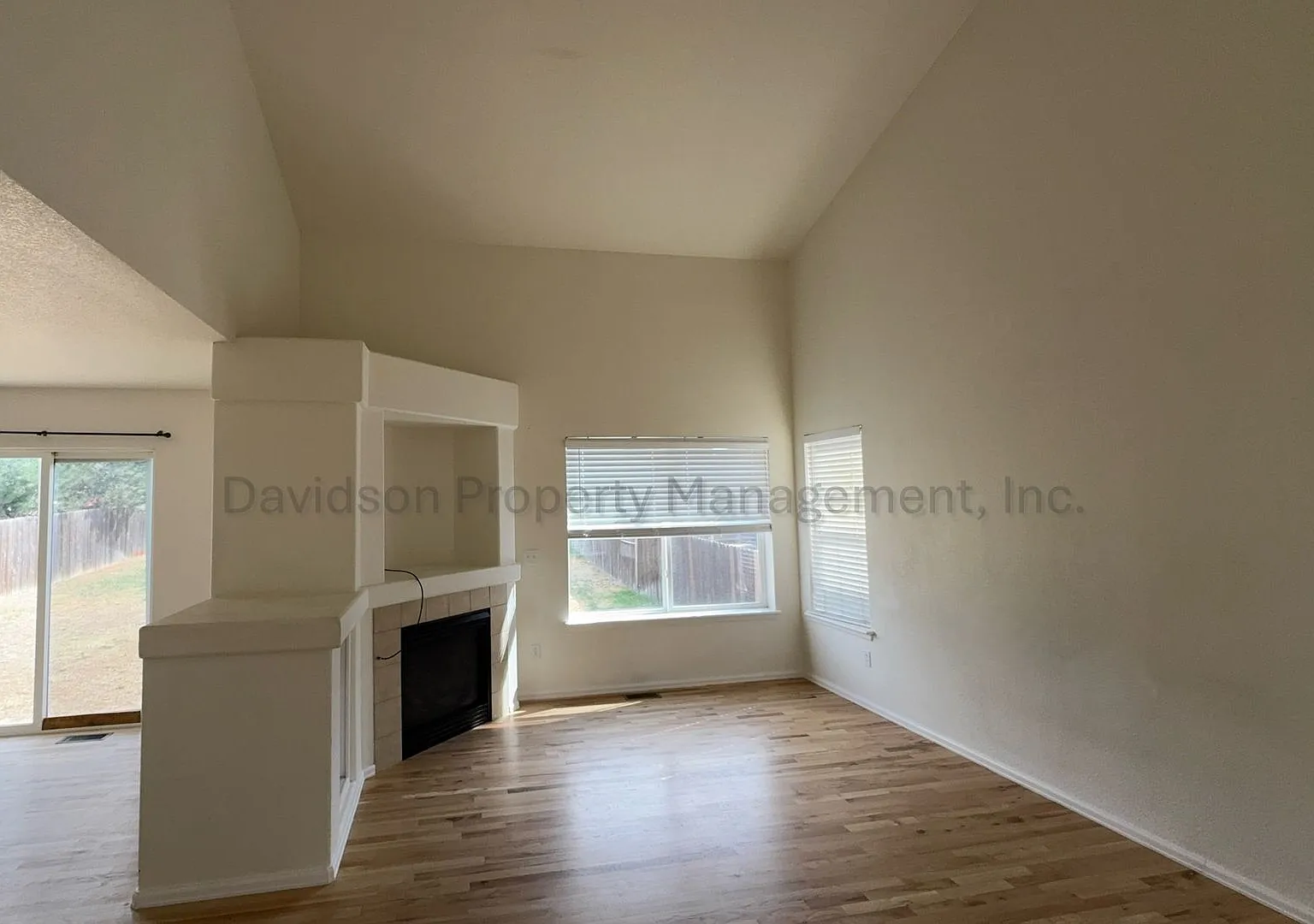 Charming 3 Bedroom House in Stetson Hills — Photo 2